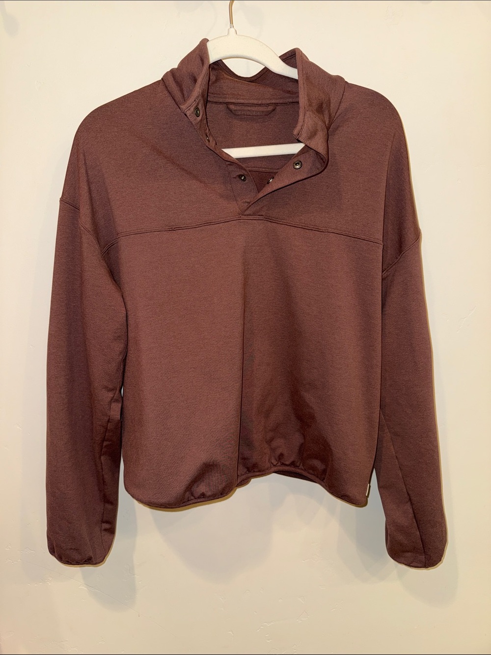 Vuori Cozy Button-Neck Pullover Sweatshirt in Brown